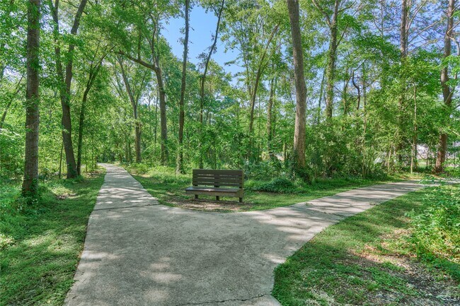 Building Photo - 3122 Village Park Dr