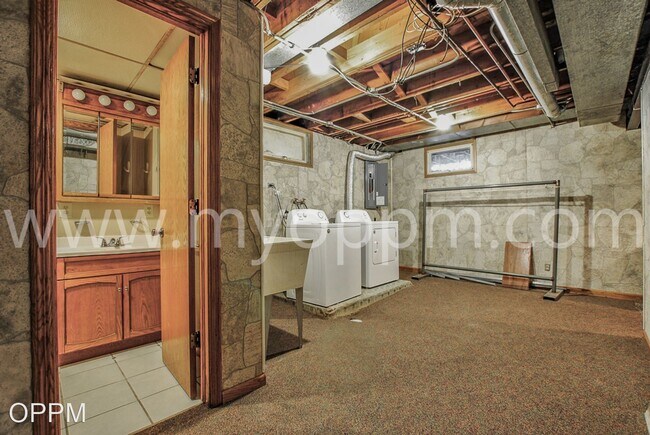 Building Photo - 2 br, 2 bath House - 4713 S. 53rd St