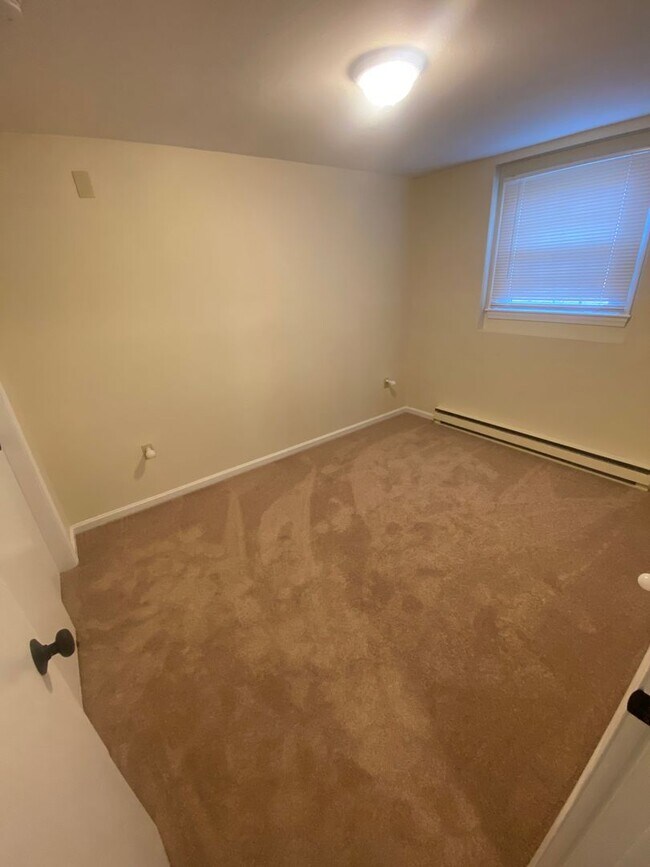 Building Photo - 2 Lions Ave