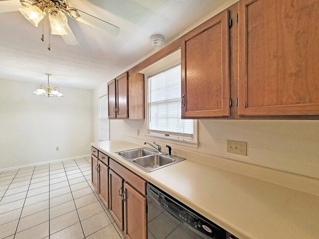 Building Photo - 330 Jones Ln