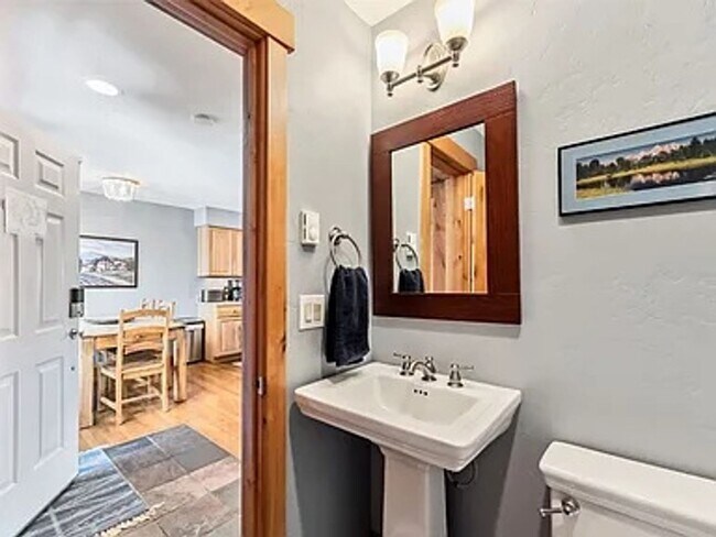 Building Photo - Winter Seasonal Rental- Woodworks 6726