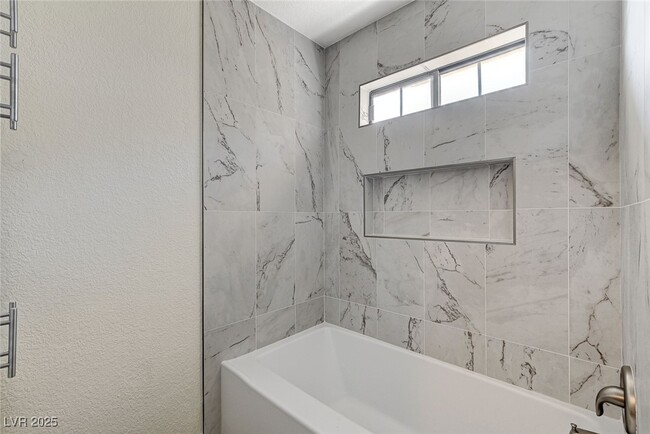 Building Photo - 2633 Durango Dr