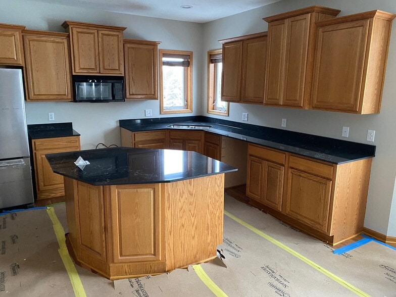 Building Photo - 2006 Omega Dr