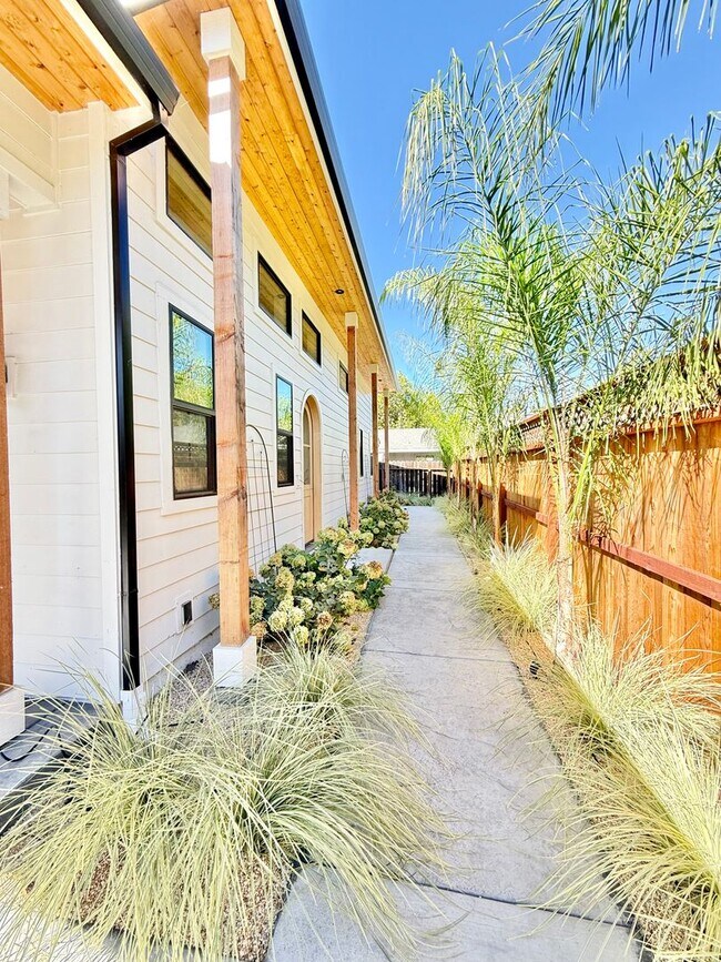 Building Photo - Beautiful Furnished New Construction Calis...
