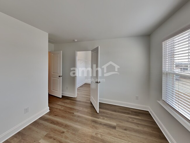 Building Photo - 215 Argea Dr