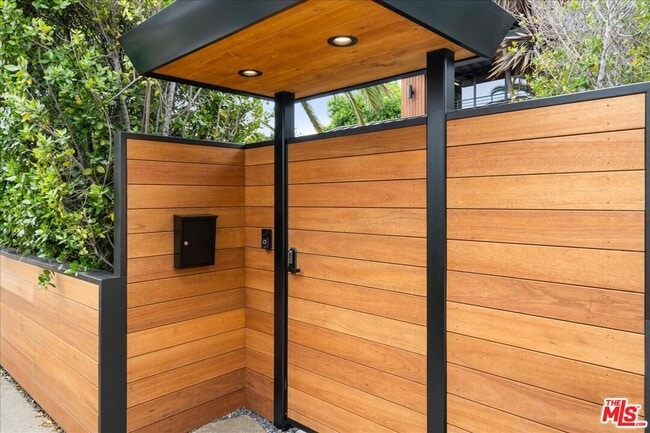 Building Photo - 4027 Moore St