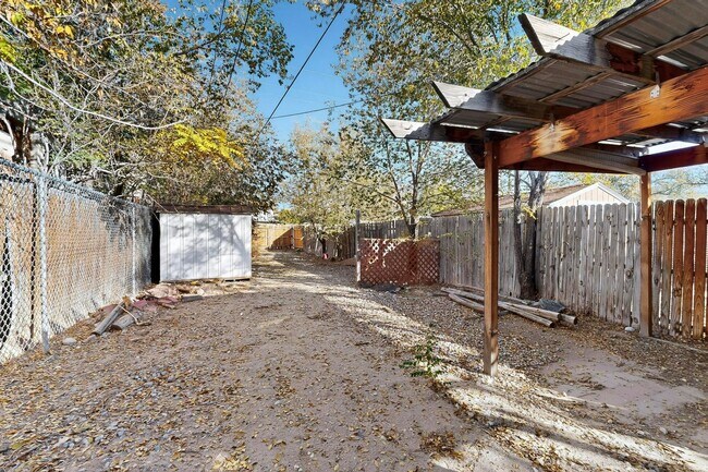 Building Photo - Historic Bungalow House 2 Bedroom 1 Bath- MOVE-IN Special