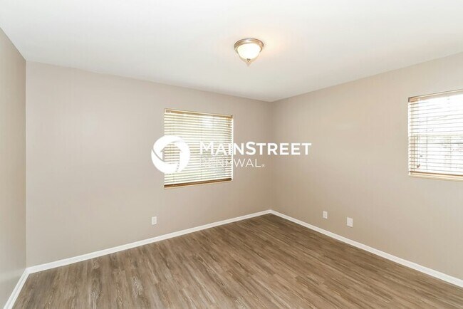 Building Photo - 4 Bedroom Pet-Friendly Home in Jacksonville, FL with Main Street Renewal