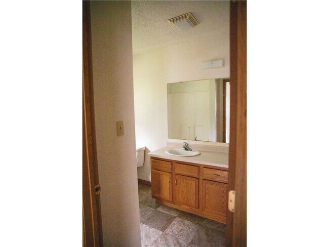 Building Photo - 512 Maple Ln