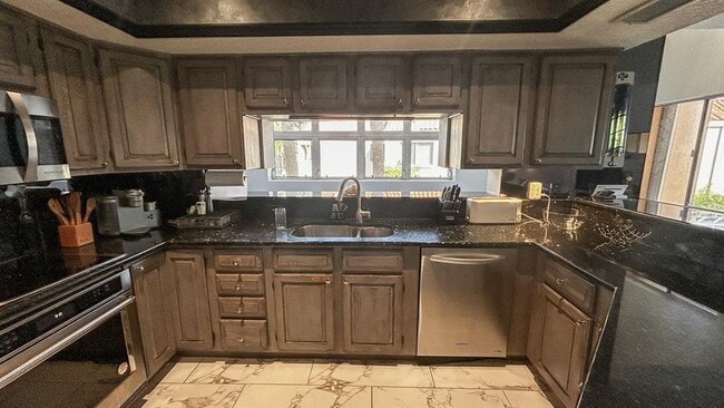 Building Photo - 1635 Royal Palm Dr S