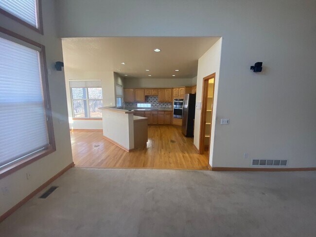 Building Photo - Large Home in Piney Creek