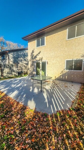 Building Photo - 9 Heights Rd NE