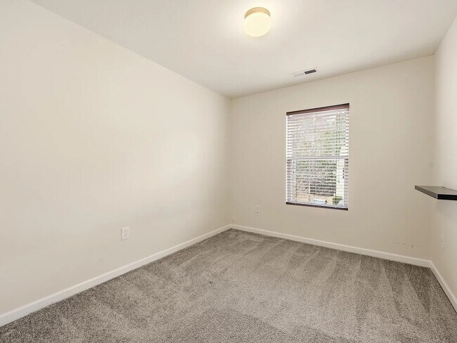 Building Photo - 8538 Quarton Dr