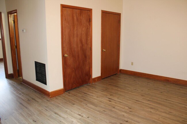 Building Photo - 1006 N 3rd St