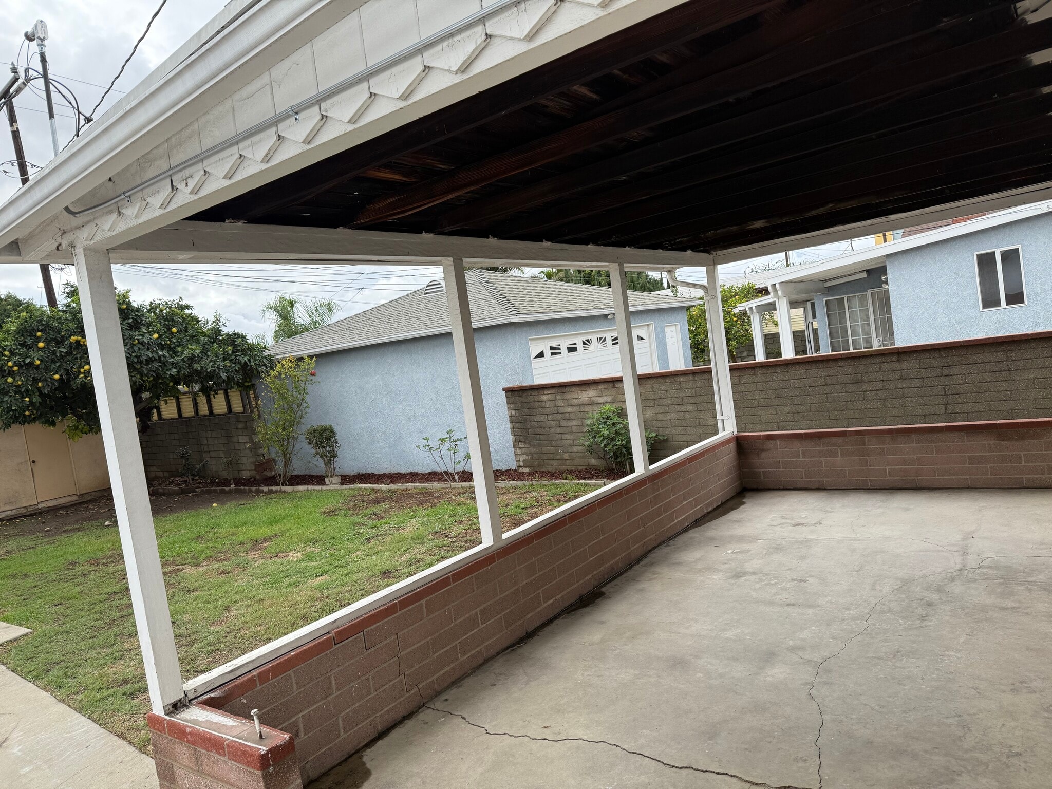 Building Photo - 859 W Carmelita Ave