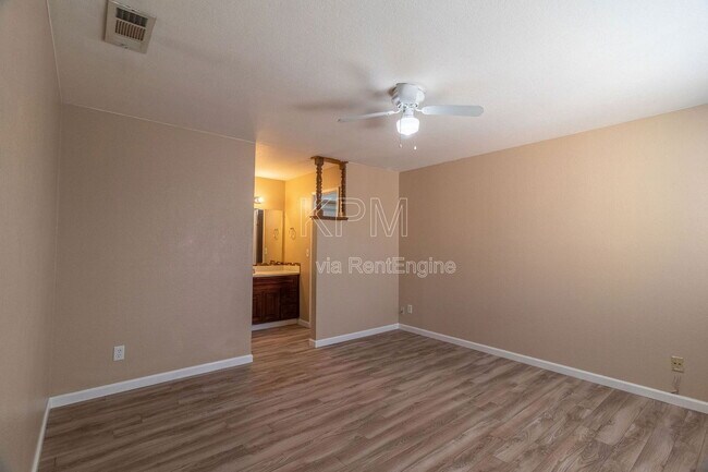 Building Photo - 2930 Angel Dr