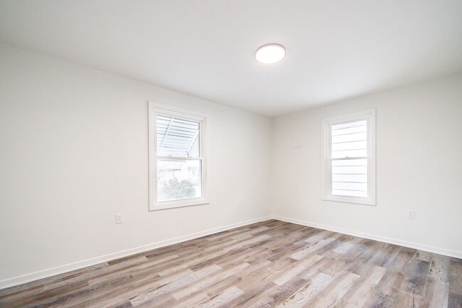 Building Photo - 210 Brehl Ave