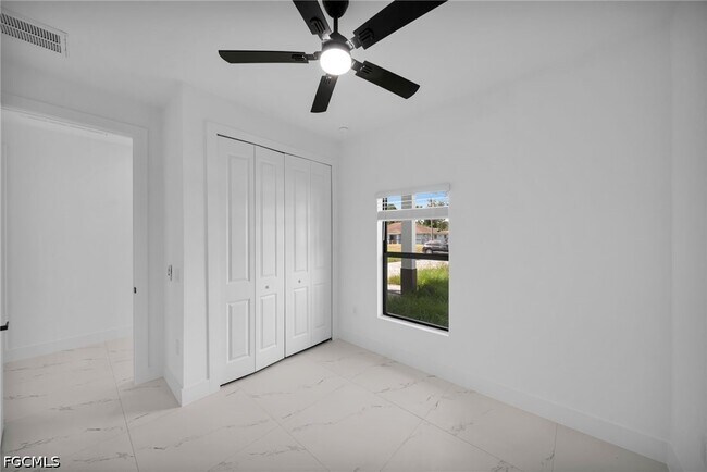 Building Photo - 4987 Fairway Ct