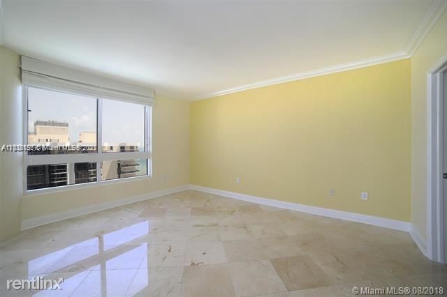 Building Photo - 2 br, 2 bath Condo - 6365 Collins Ave UNFU...