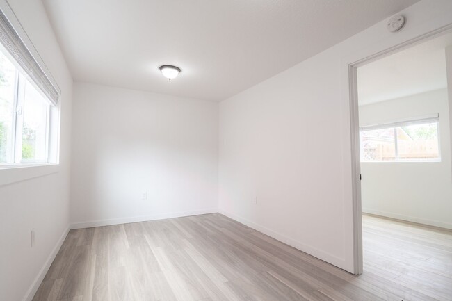 Building Photo - 4847 SE 65th Ave