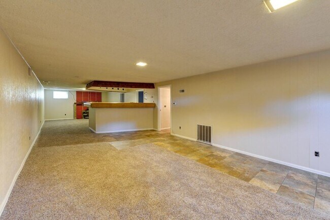 Building Photo - "Rare Find" Updated Large 5 Bedroom home W/Finished Basement!