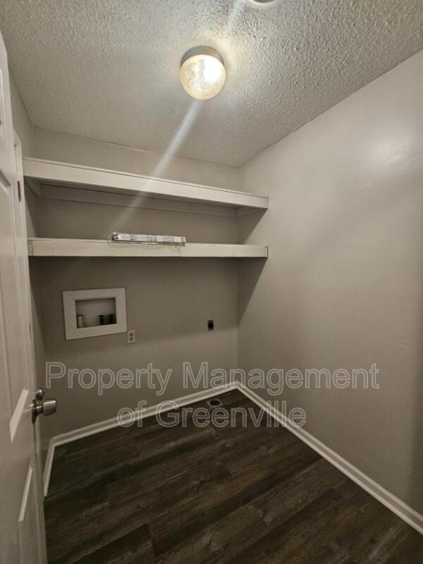 Building Photo - 510 Woodside Ln