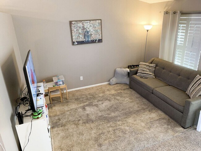 Building Photo - Evolve Real Estate: Fantastic Home with La...