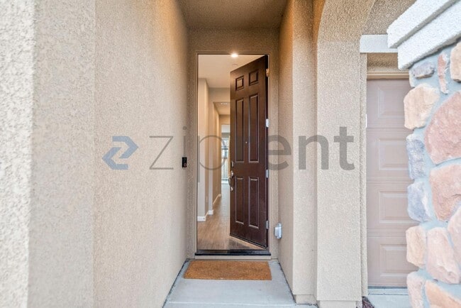 Building Photo - 572 Delicato Dr