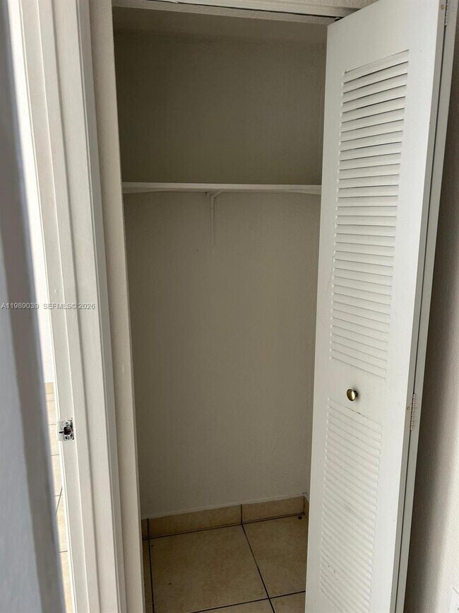 Building Photo - 128 W 21st St