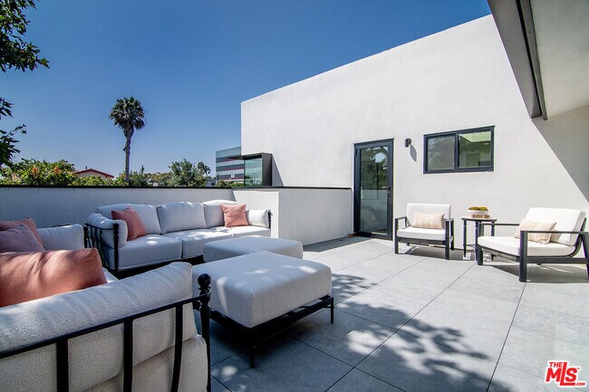 Building Photo - 10639 Cushdon Ave