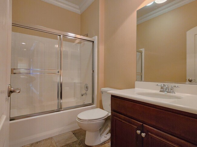 Building Photo - Beautiful 4BD, 2.5BA, Four Seasons at Heme...