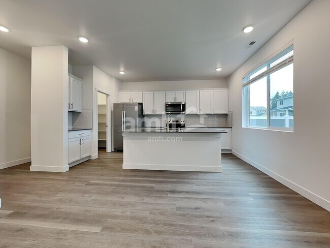 Building Photo - 7725 Selah St SW