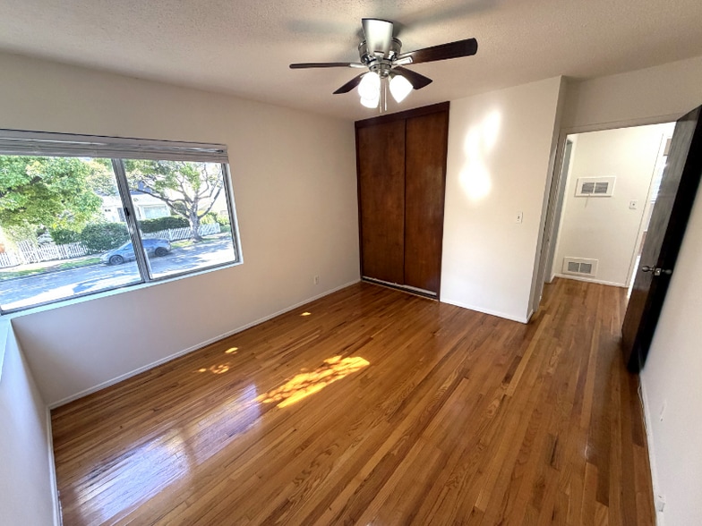 Building Photo - 807 3rd St