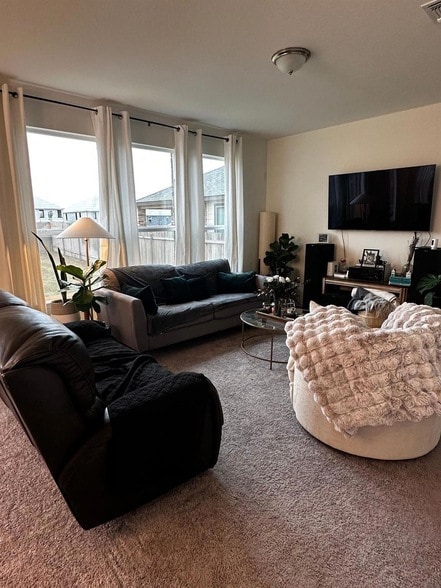 Building Photo - 7311 Gray Catbird Dr