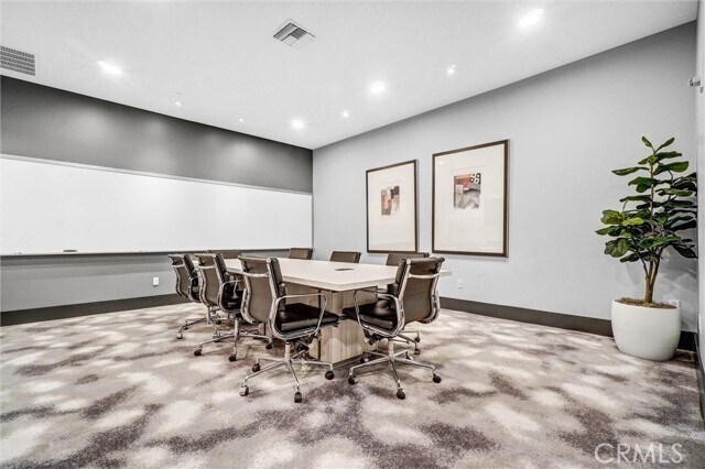 Building Photo - 411 W Seaside Way