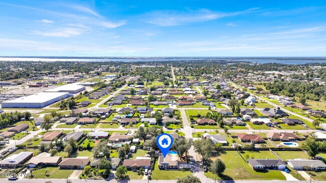 Building Photo - 5204 Park St