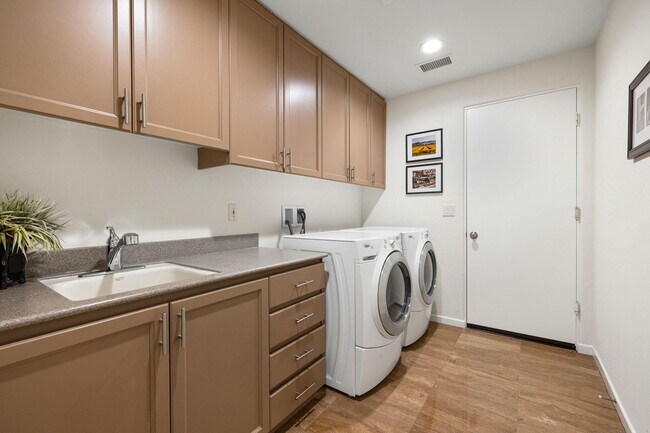 Building Photo - 410 Gold Canyon Dr