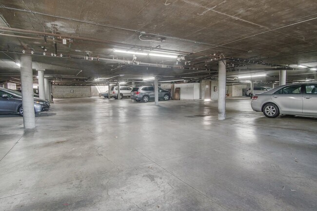 Building Photo - Renovated three-bedroom, three-bath 2-stor...