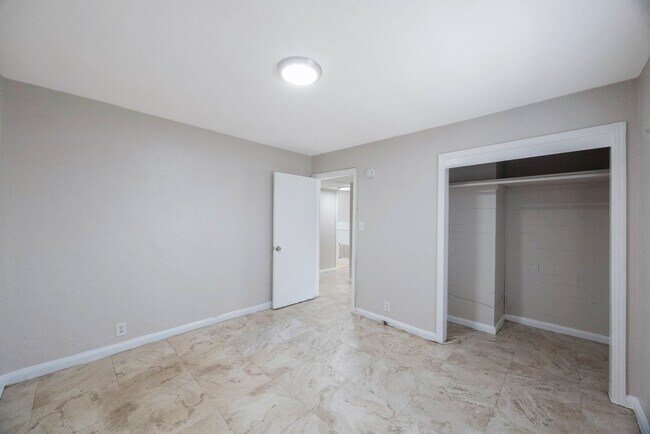 Building Photo - 1230 9th Ave S