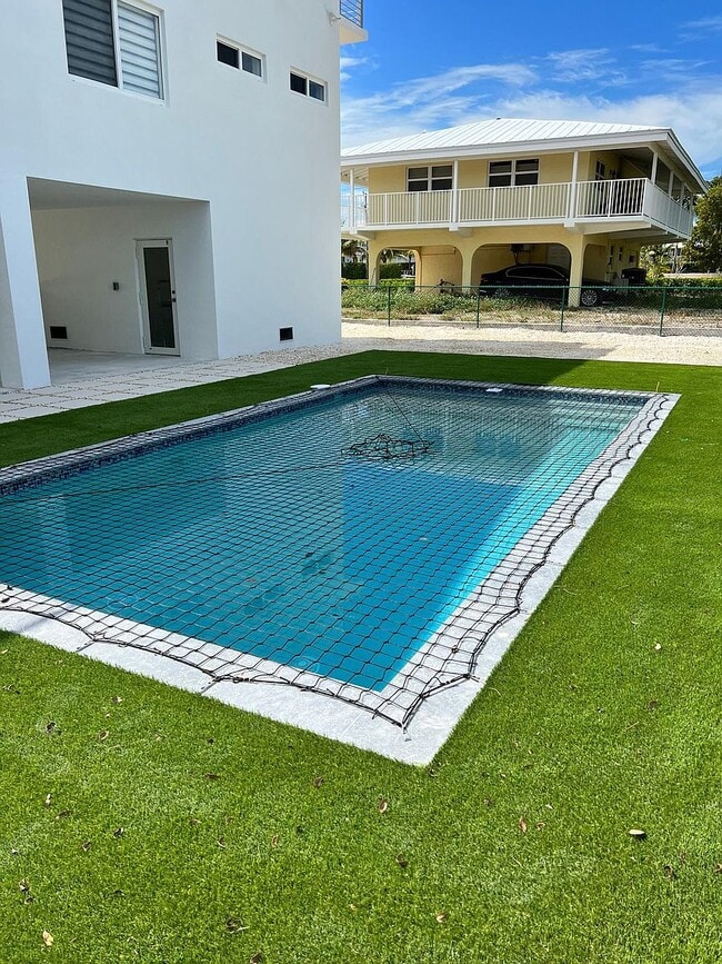 Building Photo - 229 W Seaview Cir