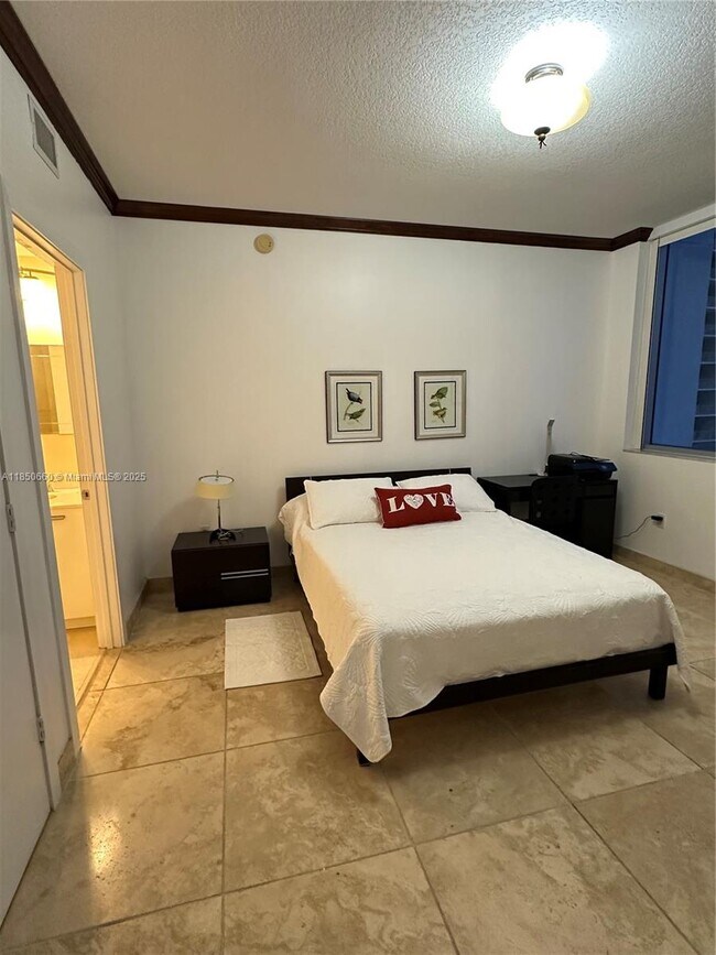 Building Photo - 1060 Brickell Ave