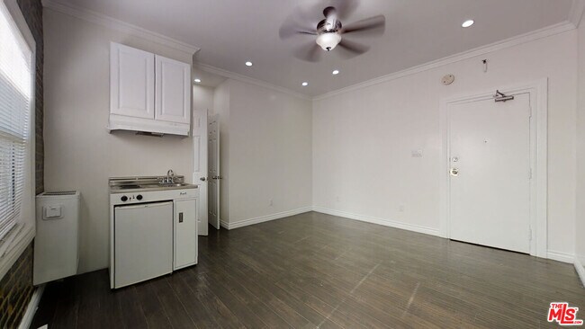 Building Photo - 738 S New Hampshire Ave