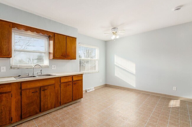 Building Photo - 1501 Linwood Ave