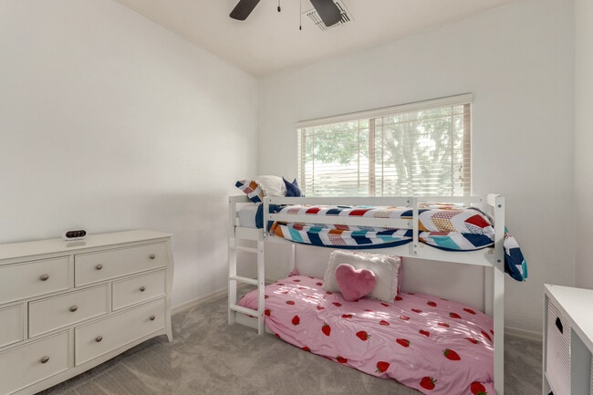 Building Photo - 1562 W Alder Rd