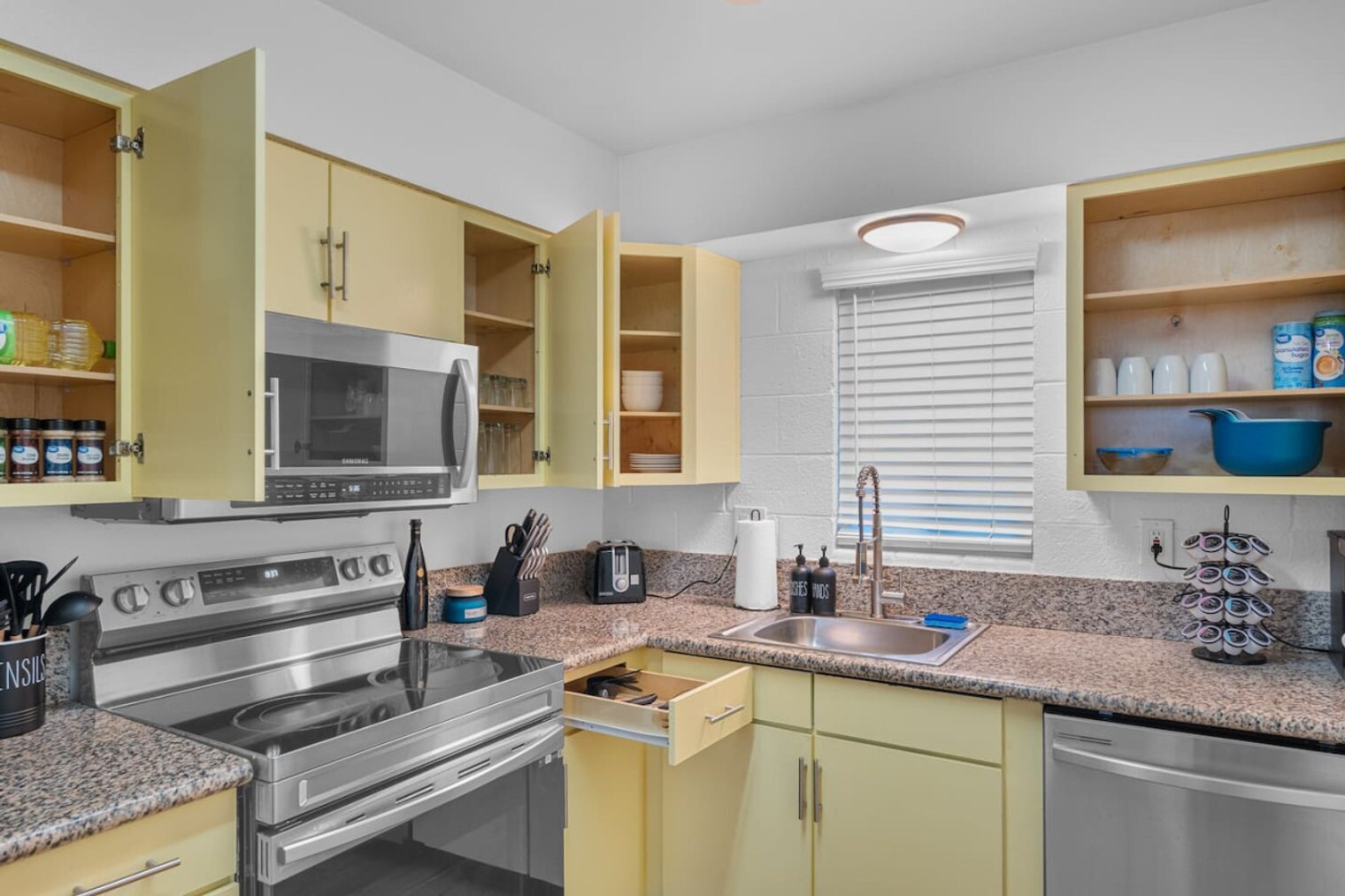 Building Photo - 109 E Broadway Rd