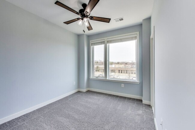 Building Photo - NICE 3BD/3.5BA luxury 4-level townhouse in ROCKVILLE!