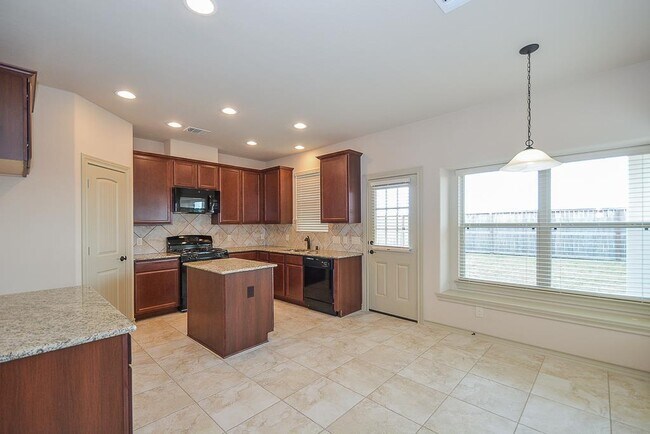 Building Photo - 2414 Argos Dr