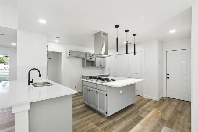 Building Photo - 9807 Kendal Dr