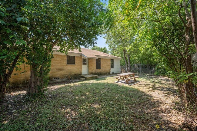 Building Photo - 1520 Ullrich Ave