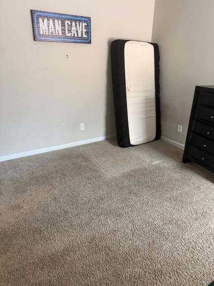 Building Photo - 1115 Burgundy Dr